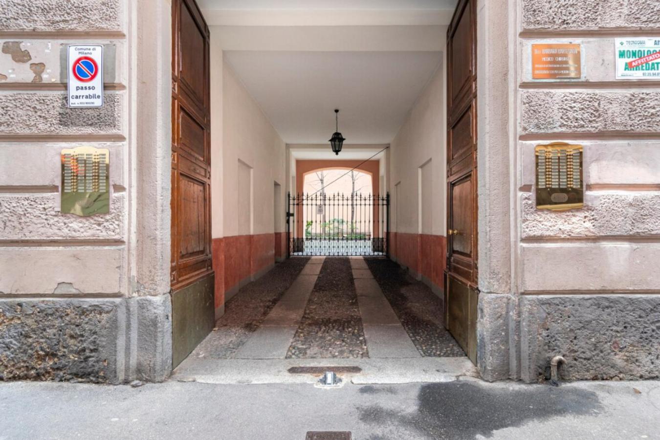 Stayeasy Pop Art Moscova - Brera & Downtown Walking Milan Bagian luar foto